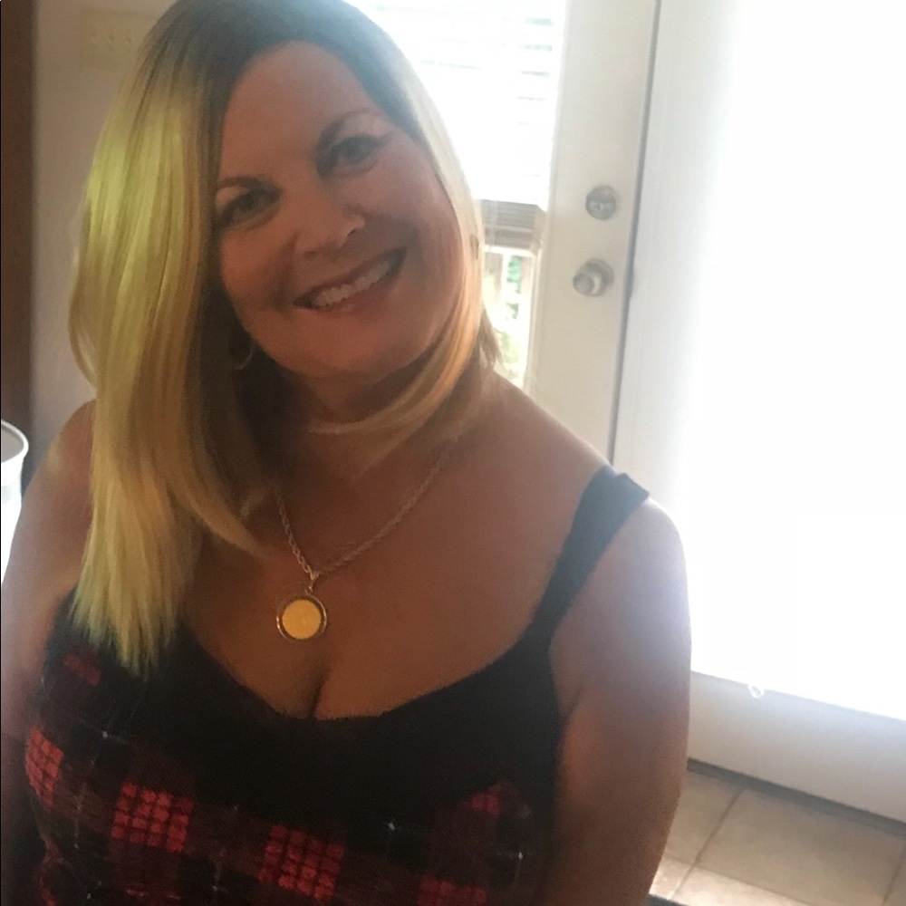 Meet your Posher, Linda